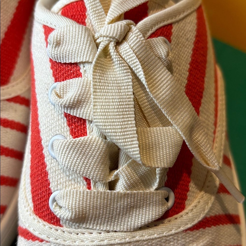 Soludos Marin Stripe white and red canvas sneaker with size 9 NIB - Picture 3 of 5